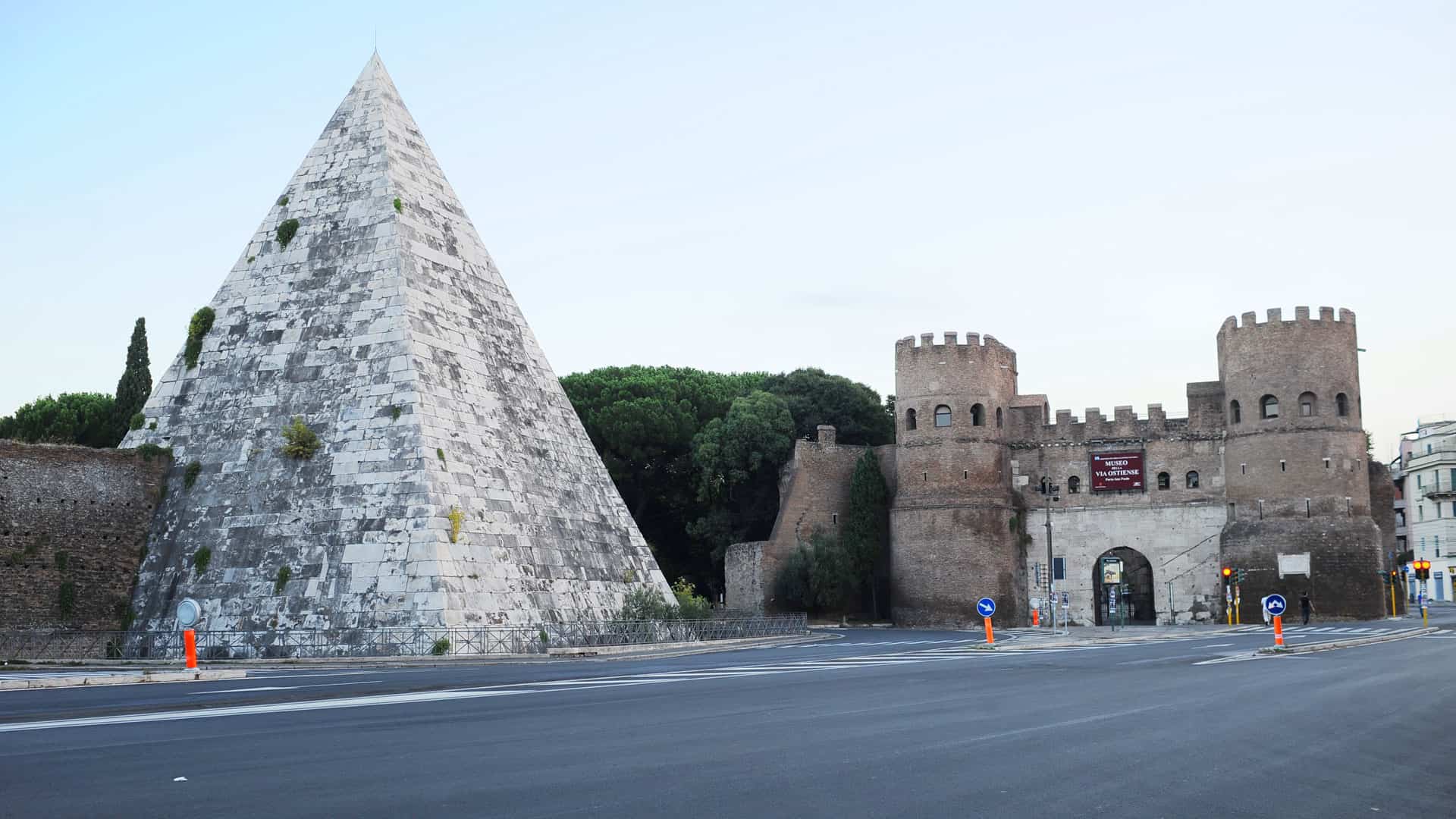 La Piramide di Cestia