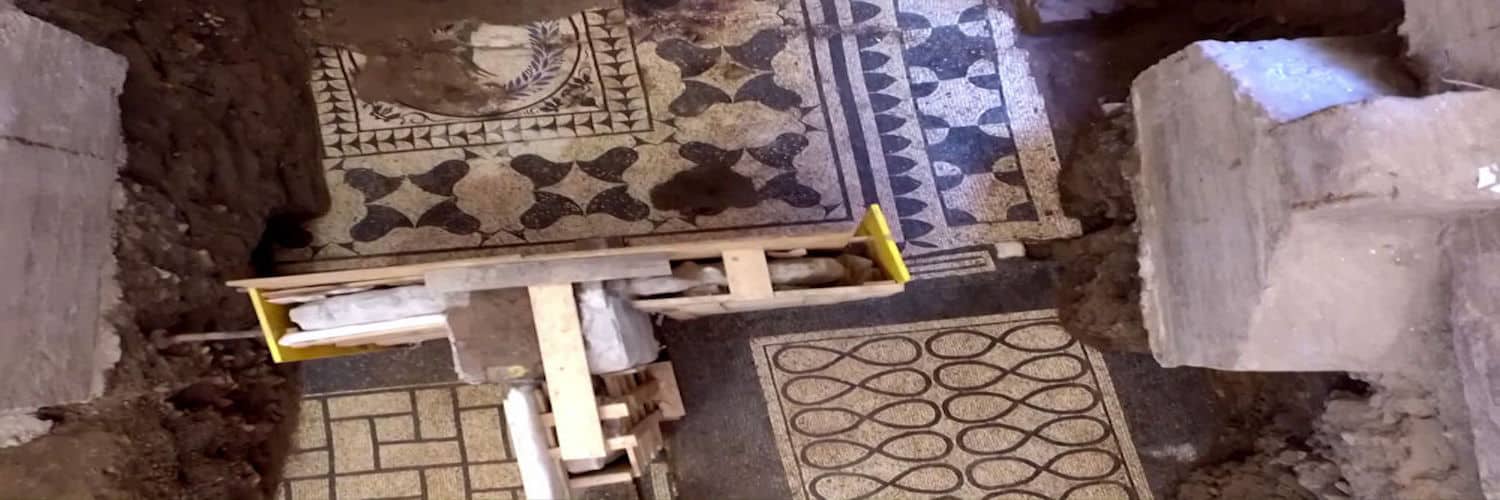 Mosaico romano a motivi geometrici restaurato in sito archeologico